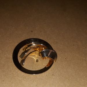 Gold tone brooch about 2.5 in wide non-branded